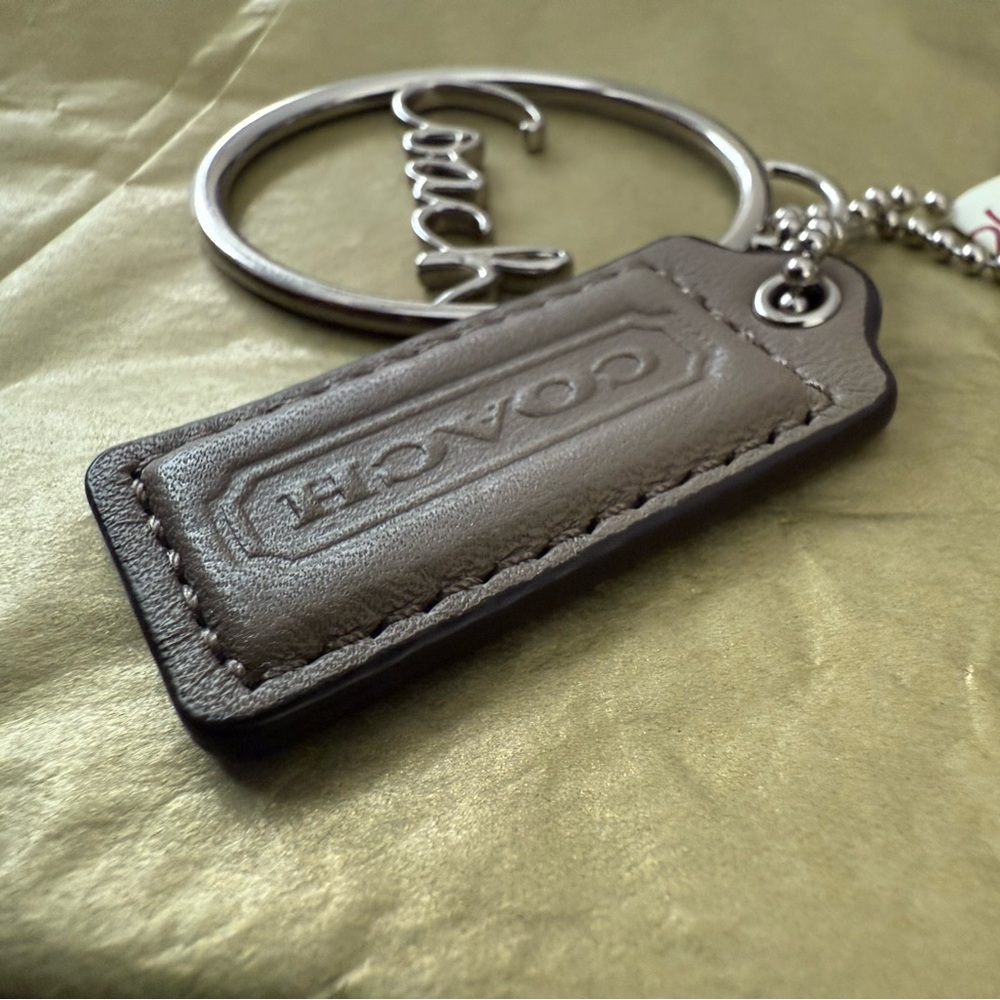 Coach (✨B1G1 1/2 off) Oval Script Metal and Brown Leather Hangtags - Picture 9 of 9
